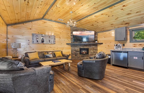 Gatlinburg - Pigeon Forge Cabaña | I Do: Romantic Smokies Cabin!