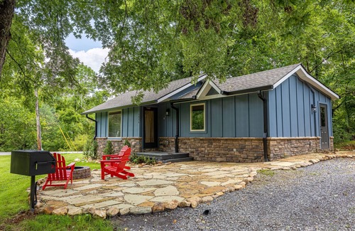 Gatlinburg - Pigeon Forge Cabaña | I Do: Romantic Smokies Cabin!