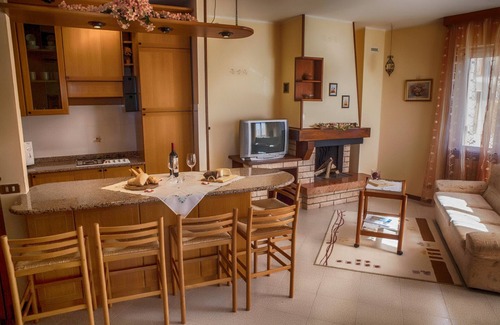 Oldesio Apartamento | I Fiori-Rebomaholidays, in the historic center with marvellous lake view
