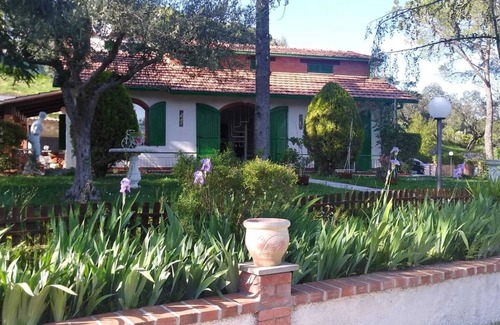 Collesanto Cabaña | I Pini House - Country cottage ideal for vacations with family and children