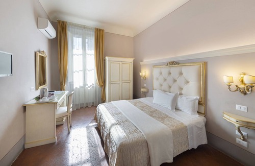 Sant' Ambrogio Cama Y Desayuno | I Quattro Poeti