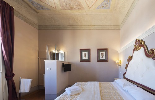 Sant' Ambrogio Cama Y Desayuno | I Quattro Poeti