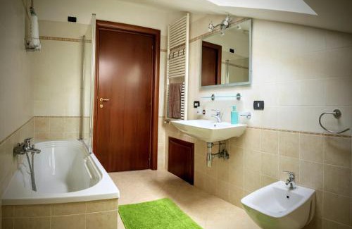 Castelnuovo Vomano Apartamento | Iacobhouse, casa con giardino esclusivo e parcheggio privato con vista sul Gran Sasso