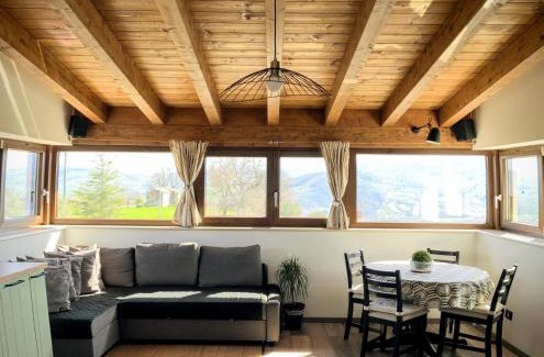 Castelnuovo Vomano Apartamento | Iacobhouse, casa con giardino esclusivo e parcheggio privato con vista sul Gran Sasso