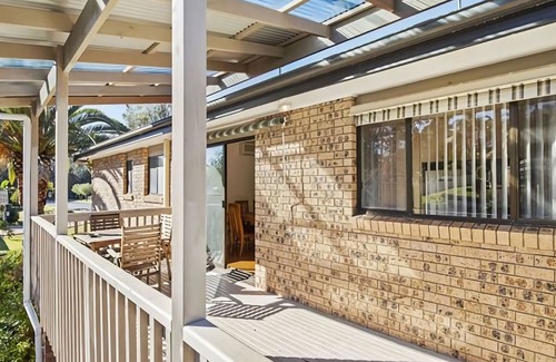 Surfside Casa | Large family home, boat parking, pet friendly and close to the beach