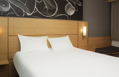 Thielle-Wavre Hotel | Ibis 3 Lacs Neuchatel Hotel