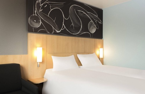 Thielle-Wavre Hotel | Ibis 3 Lacs Neuchatel Hotel