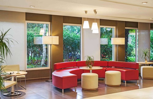 Cornella de Llobregat Hotel | ibis Barcelona Cornella