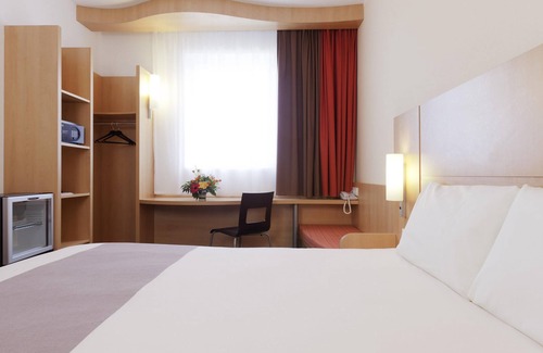 Bata Hotel | ibis Bata