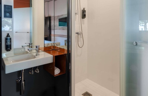 Rejas Hotel | Ibis Budget Madrid Aeropuerto