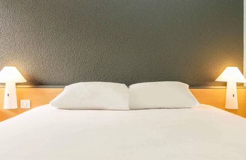 Falaise Hotel | ibis Falaise Coeur de Normandie