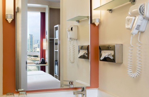 Sheung Wan Hotel | ibis Hong Kong Central And Sheung Wan