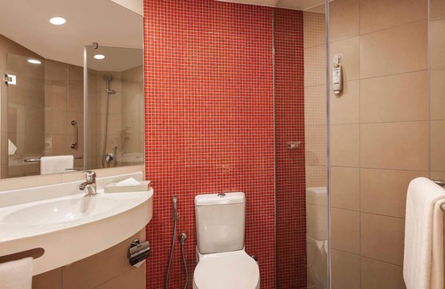 Pullepady Hotel | ibis Kochi City Centre Hotel