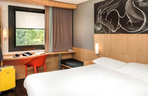 Montceau-les-Mines Hotel | ibis Montceau les Mines
