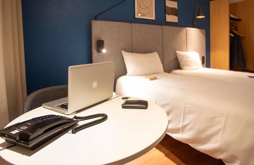 Le Port sous la Lune Hotel | ibis Nogent Sur Marne