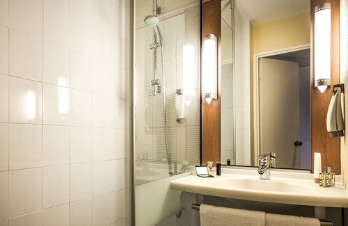 Le Port sous la Lune Hotel | ibis Nogent Sur Marne