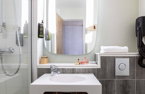 Gennevilliers Hotel | ibis Paris Gennevilliers