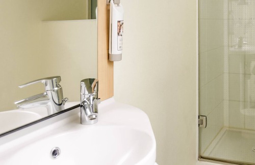 Quartier des Grandes-Carrieres Hotel | Ibis Paris Montmartre Sacré-Coeur