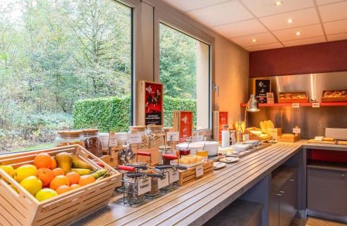 Jouy-en-Josas Hotel | ibis Velizy Jouy-En-Josas