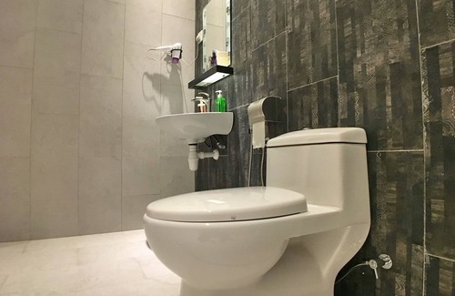 Downtown George Town Casa | iBook6 Deluxe Family Suite for 4 by iBook Homestay