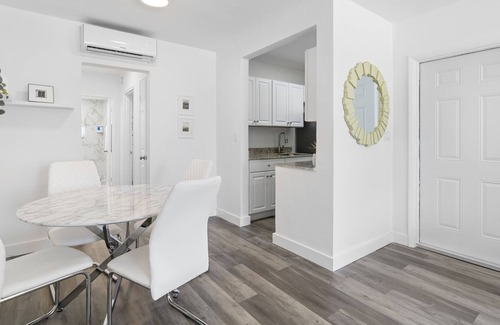 Northeast Miami Apartamento | Renzzi Villas Water View
