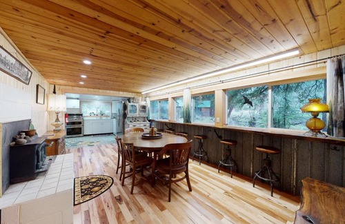 Enterprise Casa | Ice Creek Hollow Wood Den at Wallowa Lake
