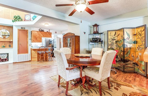 Farwell Casa | Ice Fish, Hunt & Explore: Farwell Home on Lake