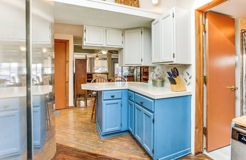 Farwell Casa | Ice Fish, Hunt & Explore: Farwell Home on Lake