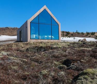 Selfoss Cabina | Iceland Lakeview Retreat