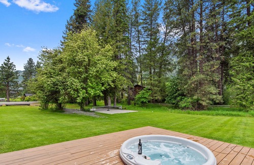 Leavenworth Cabina | Icicle Creek Lodge-Cozy Luxury Cabin*Hot Tub*Close to Town*Fireplace*Deck*BBQ