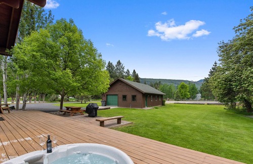 Leavenworth Cabina | Icicle Creek Lodge-Cozy Luxury Cabin*Hot Tub*Close to Town*Fireplace*Deck*BBQ