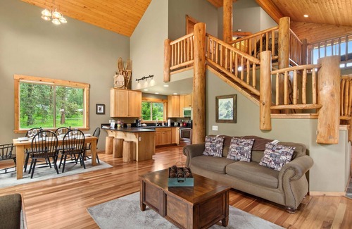 Leavenworth Cabina | Icicle Creek Lodge-Cozy Luxury Cabin*Hot Tub*Close to Town*Fireplace*Deck*BBQ