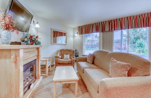 Downtown Leavenworth Apartamento | Icicle Village Resort 401 & 402: Ponderosa Hideaway