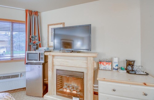 Downtown Leavenworth Apartamento | Icicle Village Resort 401 & 402: Ponderosa Hideaway