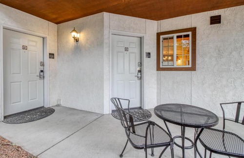 Downtown Leavenworth Apartamento | Icicle Village Resort 401 & 402: Ponderosa Hideaway