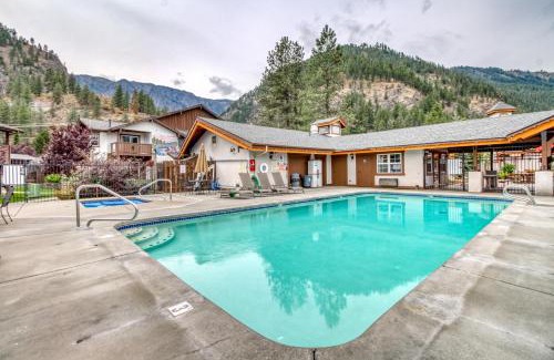 Downtown Leavenworth Apartamento | Icicle Village Resort 401 & 402: Ponderosa Hideaway