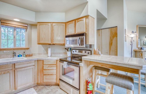 Downtown Leavenworth Apartamento | Icicle Village Resort 507 & 508: Alpine Reflections