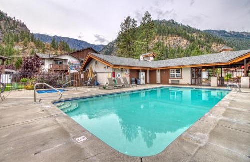 Downtown Leavenworth Casa | Icicle Village Resort 508: Alpine Aurora