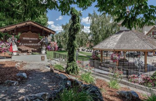Downtown Leavenworth Casa | Icicle Village Resort 402: Juniper Studio