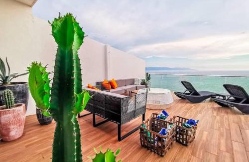 Marina Vallarta Apartamento | Icon Vallarta- PH rooftop with Jacuzzi!