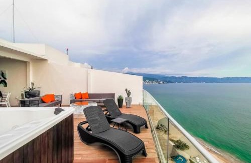 Marina Vallarta Apartamento | Icon Vallarta- PH rooftop with Jacuzzi!