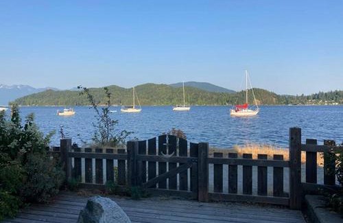 Gibsons Casa | Iconic 3-Story Waterfront 'Marina House' w/View