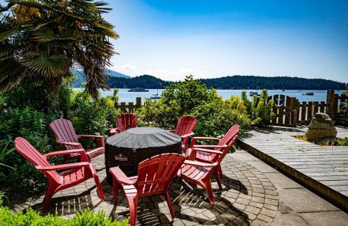 Gibsons Casa | Iconic 3-Story Waterfront 'Marina House' w/View