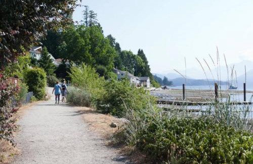 Gibsons Casa | Iconic 3-Story Waterfront 'Marina House' w/View