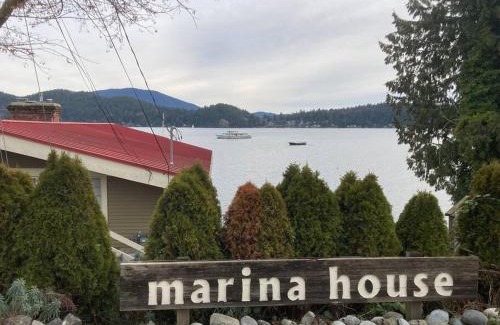 Gibsons Casa | Iconic 3-Story Waterfront 'Marina House' w/View