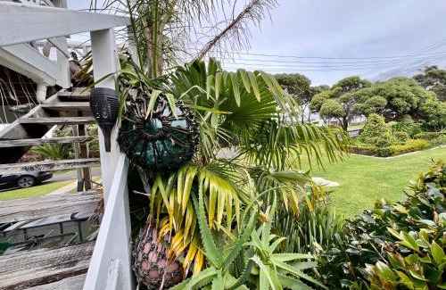 Wharekaho Casa | Iconic 70's Kiwi Bach