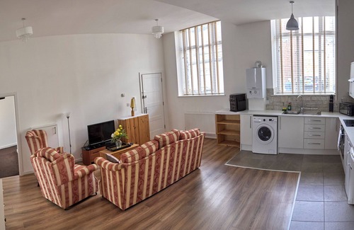 Littleborough Casa | Iconic Apartment in 1906 Dance Hall – Central Littleborough