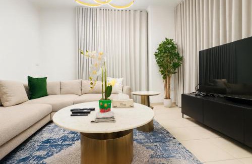 Trade Centre 1 Apartamento | Iconic Burj & Fountain View Retreat!