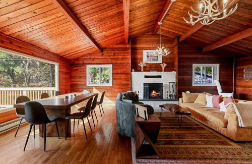 Kabletown Chalet De Esquí | Iconic Chalet with Sauna, Hot Tub, Fire Pit, Plunge