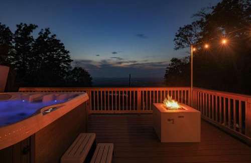 Kabletown Chalet De Esquí | Iconic Chalet with Sauna, Hot Tub, Fire Pit, Plunge